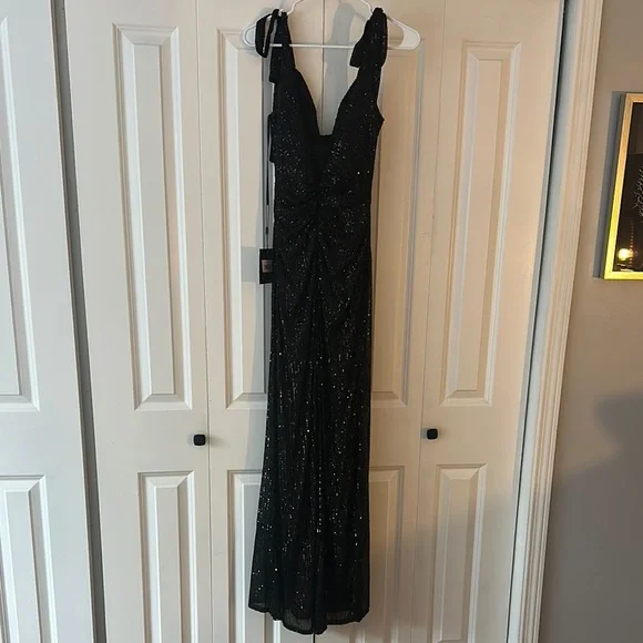 Mac Duggal Black Sequin Plunge Gown - Picture 4 of 5
